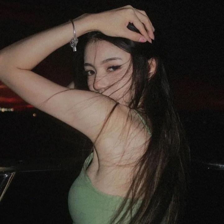 年轻女孩爱过来